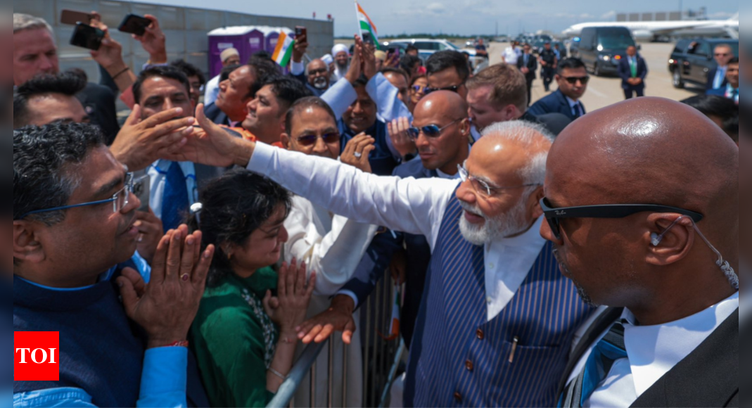 Pm Modi: PM Modi Arrives In US, Gets Rousing Welcome From Indian ...