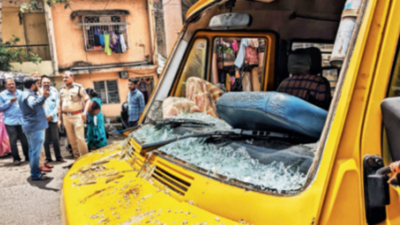 Gang vandalises 36 vehicles in Karvenagar, Taljai Vasahat
