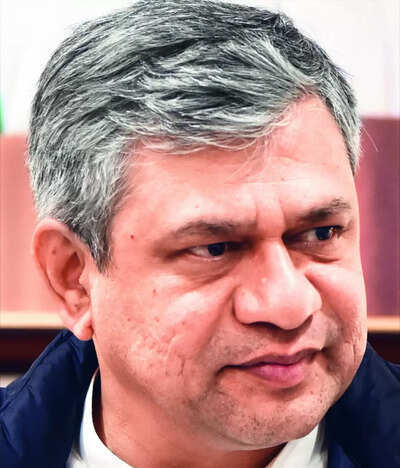 Plan to revise rail signal engineering manual: Vaishnaw