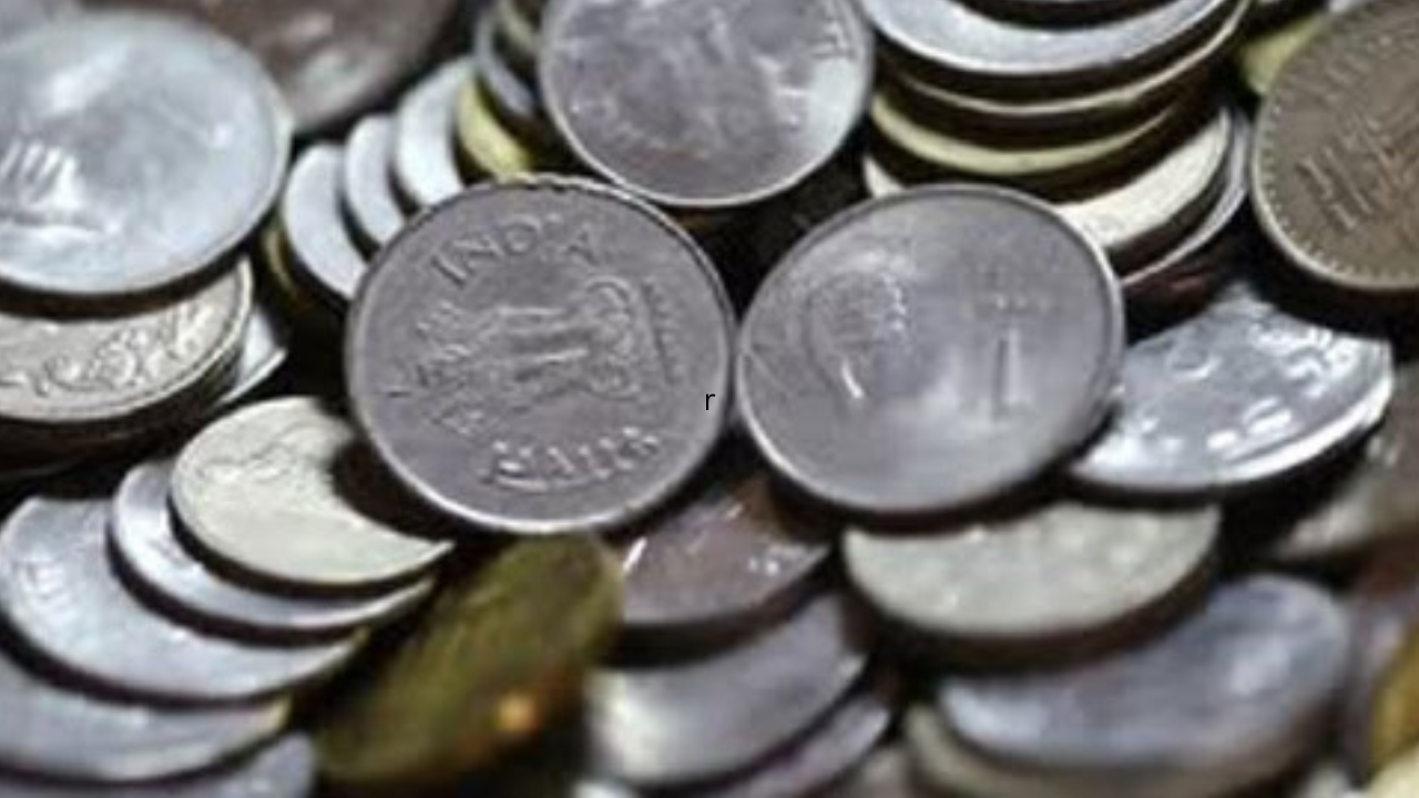 Man hands over to court 280kg of coins for Rs 55,000 alimony | India News - Times of India