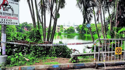 Jilted lover chases girl into pond, stabs her thrice, tries to drown her in Kolkata