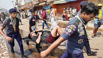 From providing water to rushing devotees to health centres, volunteers steal the show
