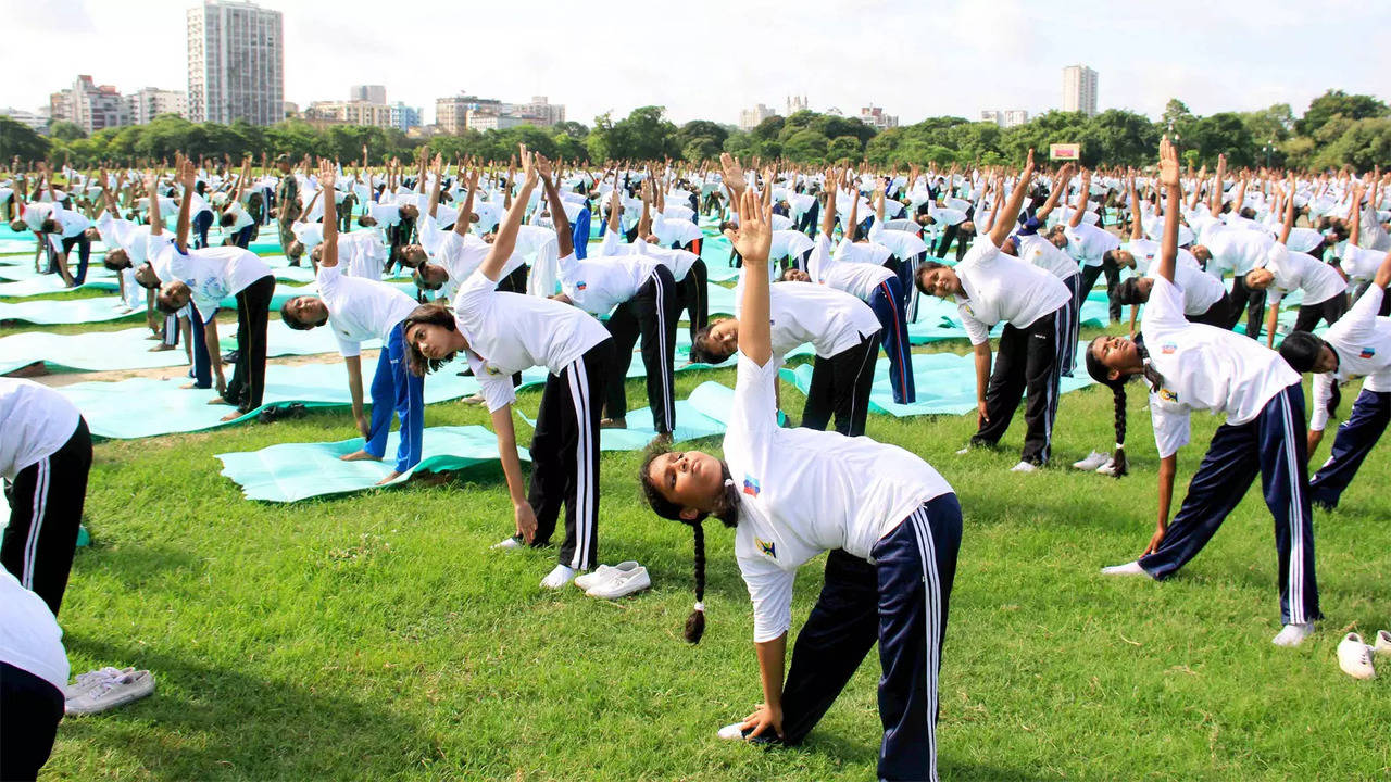 Kolkata schools and colleges embrace International Yoga Day, showcasing  health and wellness through yogamahotsav event - Times of India