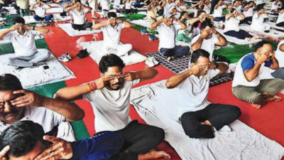 City bends, stretches & twists on Yoga day