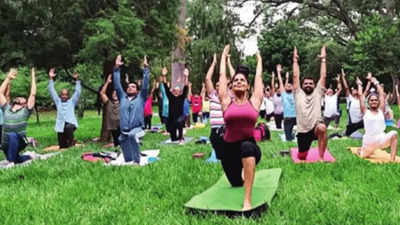 Hundreds of Bengalureans sync in style with deep breaths & stretches
