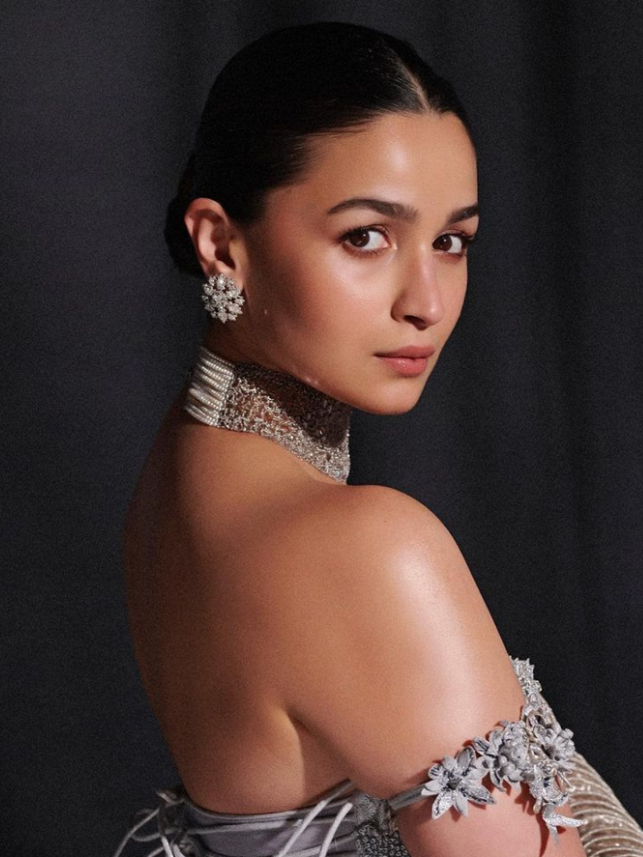 Makeup Products Glow Like Alia Bhatt With Just 3 Makeup Products Zoom TV