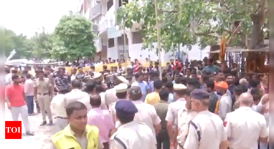 Delhi Temple Demolition Cops Protesters Clash Outside Temple In Delhi Over Demolition 4427