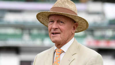 England are in danger of reducing the Ashes to an exhibition: Geoffrey Boycott