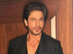 ​Shah Rukh Khan is aging backwards, these photos are proof