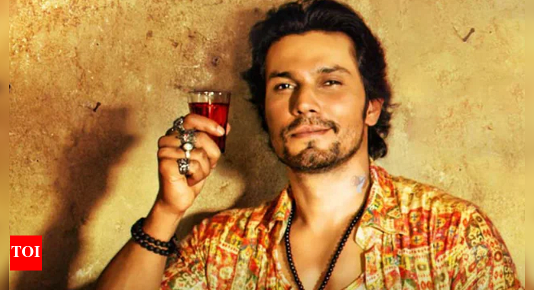 Randeep Hooda wraps up ‘Swatantrya Veer Savarkar’; says, “Finally now I can eat properly” | Hindi Movie News