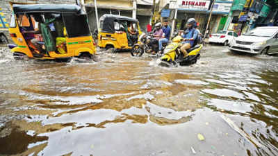 Hour’s rain throws life out of gear in Chennai