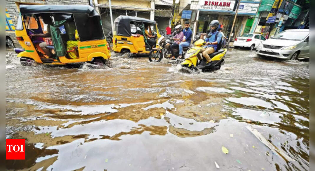 Chennai Rains Today: Hour's rain throws life out of gear in Chennai | Chennai News - Vimarsana News