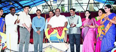 MLA praises students for upholding desi culture