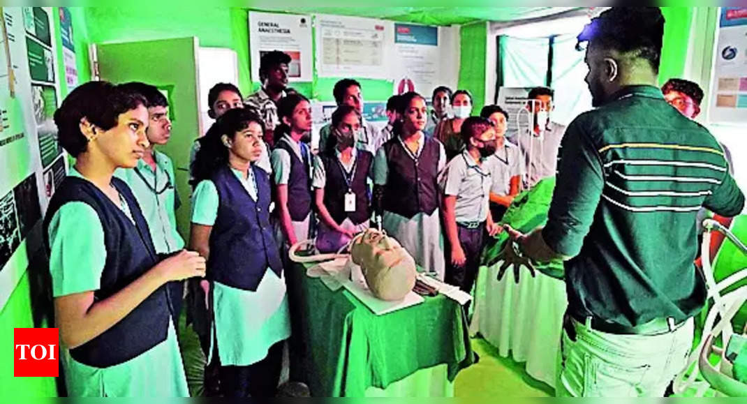 Hosp Organizes Medical Expo 