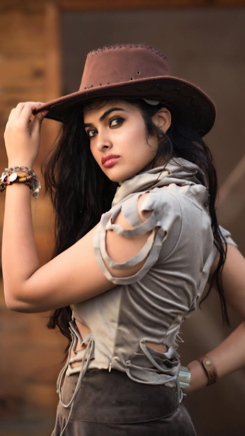 Stunning pictures of Divi Vadthya in trendy outfits ​