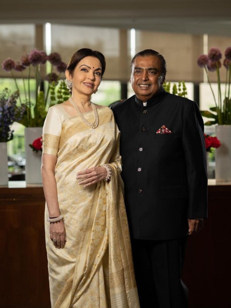 Mukesh Ambani's Wife Nita Ambani Styles Ivory-Gold Saree, Matching ...