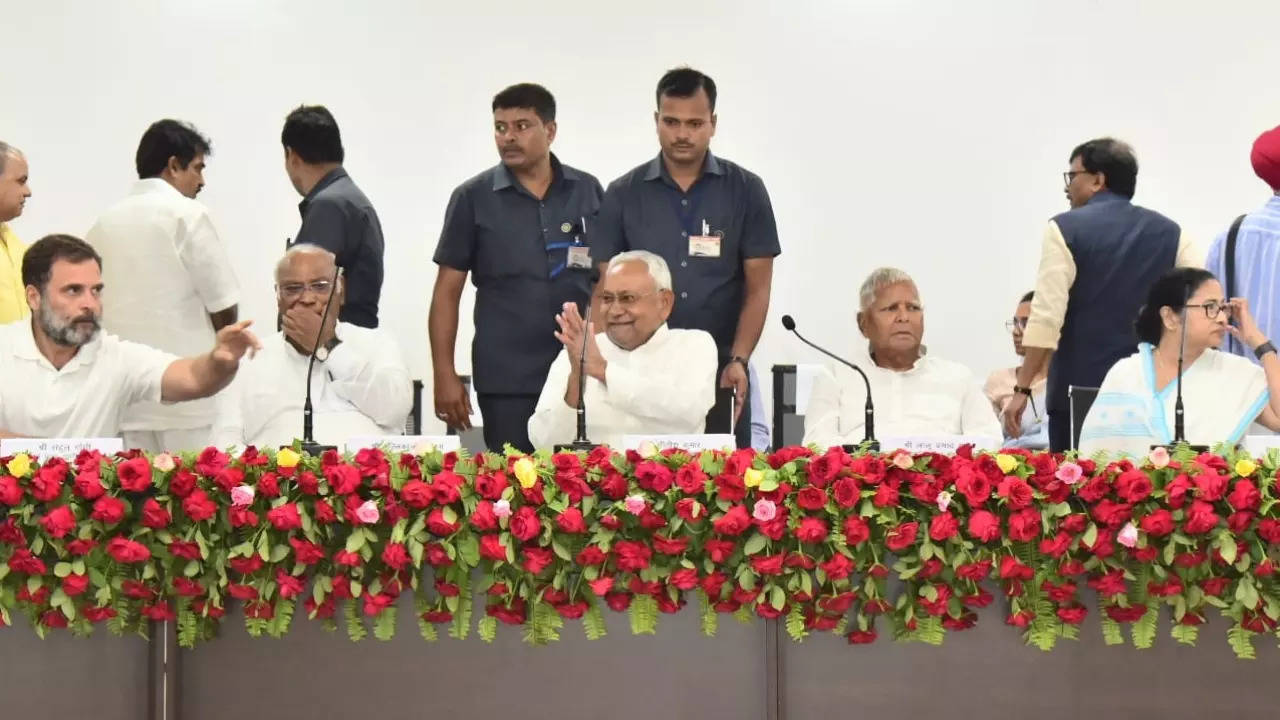 Opposition parties' meeting: Will fight 2024 Lok Sabha polls together, say  leaders after Patna huddle; next round in Shimla | India News - Times of  India