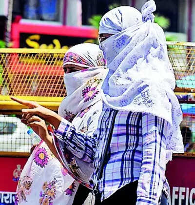 Severe heatwave, sultry weather troubling locals