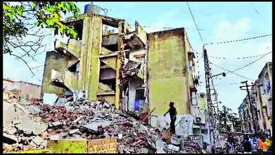 Dilapidated building in Jamnagar crashes, 3 killed