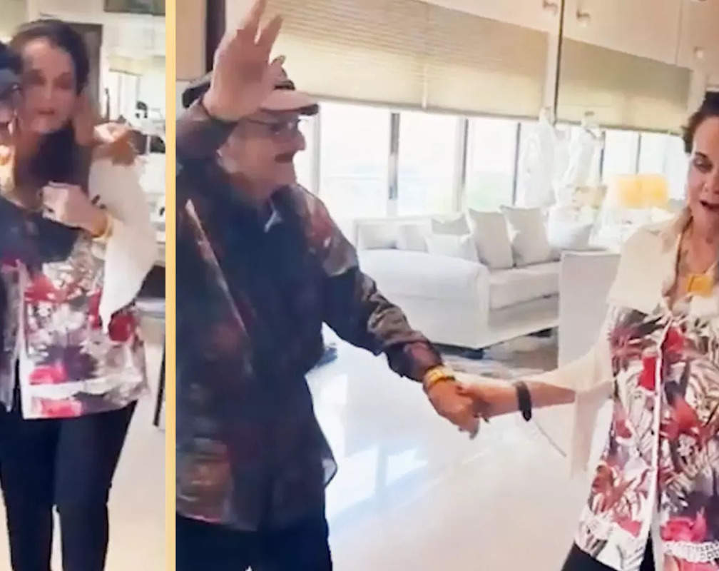 
Mumtaz shakes a leg with yesteryear actor Biswajit Chatterjee; Jackie Shroff blows kisses at the duo
