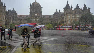 Heavy rain leads to traffic congestion in Mumbai