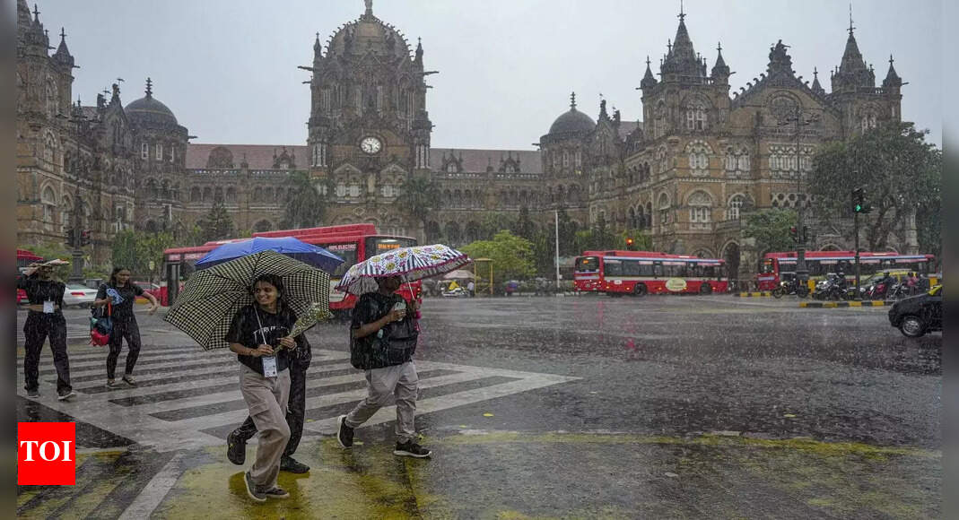 Heavy rain leads to traffic congestion in Mumbai | Mumbai News - Times ...