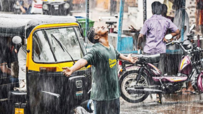 100mm+ rain lashes Mumbai in 4 hours in monsoon prelude, triggers flooding