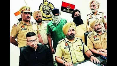 2 dupe man of over 11L in guise of fake cops, I-T officials