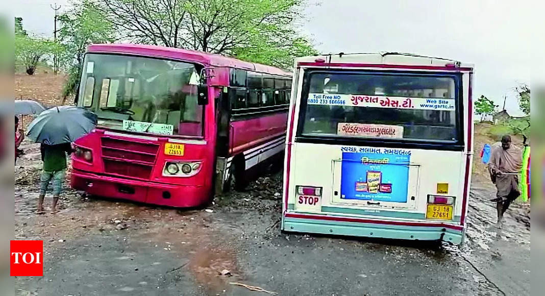 Dahod: Sandminers Trapped In Flooded Dahod River | Vadodara News ...