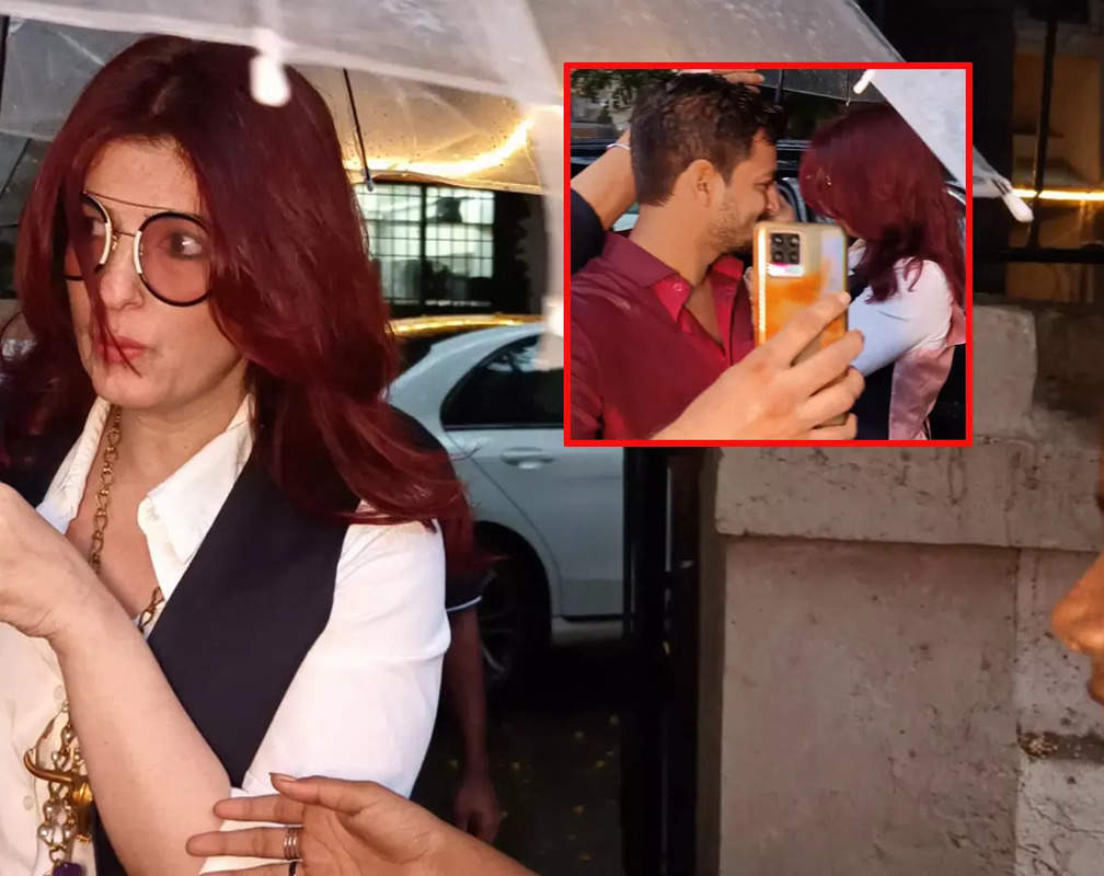 
Watch: Twinkle Khanna IGNORES a fan requesting for a selfie
