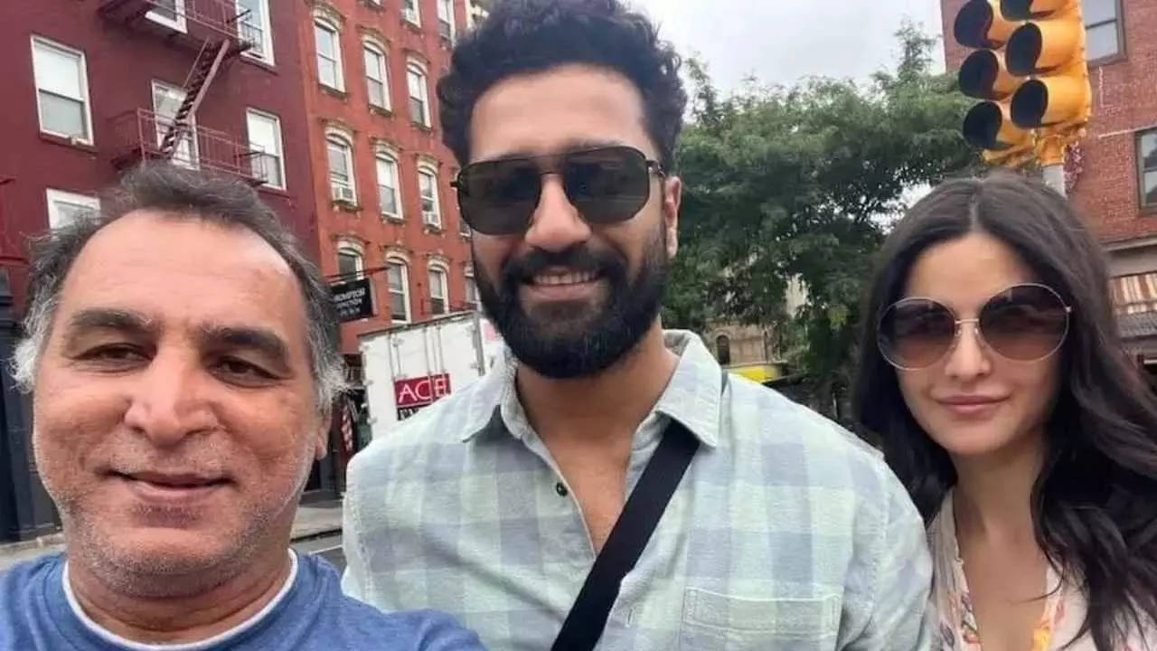 Vicky Kaushal and Katrina Kaif spotted vacationing in New York, picture  goes viral | Hindi Movie News - Times of India