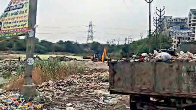 A shopping centre & condos along Loni road, garbage on the sides too ...