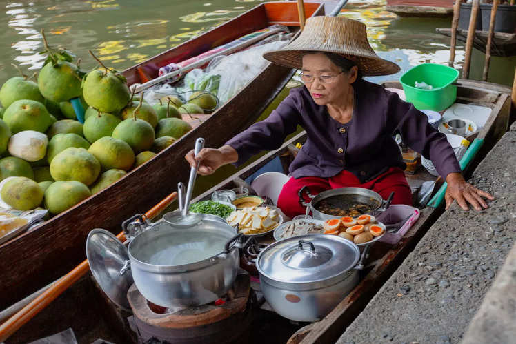 Floating markets’ fares