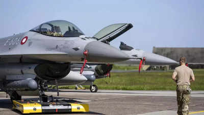 Denmark To Start Training Of Ukrainian Pilots On F-16s - Times Of India