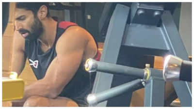 Aditya Roy Kapur shows off his toned biceps post a rigorous workout session - See photo