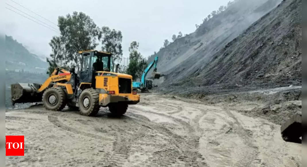 jammu-srinagar-national-highway-mughal-road-closed-for-traffic-due-to