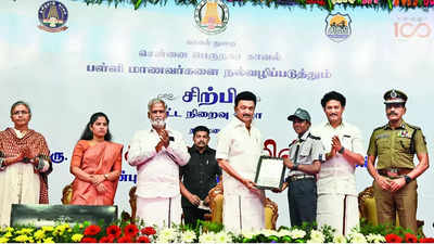 Tamil Nadu CM MK Stalin hands over course certificates to SIRPI students