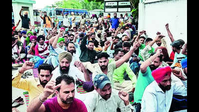 Transport workers shelve strike after officials’ assurance