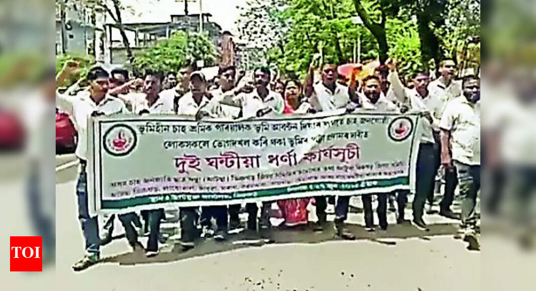 Attsa: Attsa Stages Protest To Seek Land Rights For Dibrugarh Tea ...