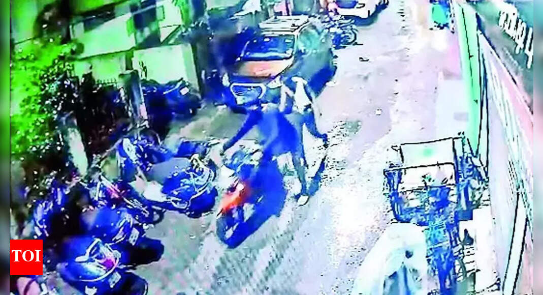 Sriperumbudur Bikeborne Robbers On Phonesnatching Spree On