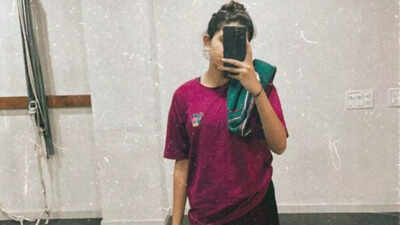 In pics: Kinjal Dave's mirror selfie spells fitness triumph | Gujarati