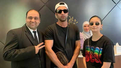 Alia Bhatt, Ranbir Kapoor go for shopping in Dubai, pose with fan