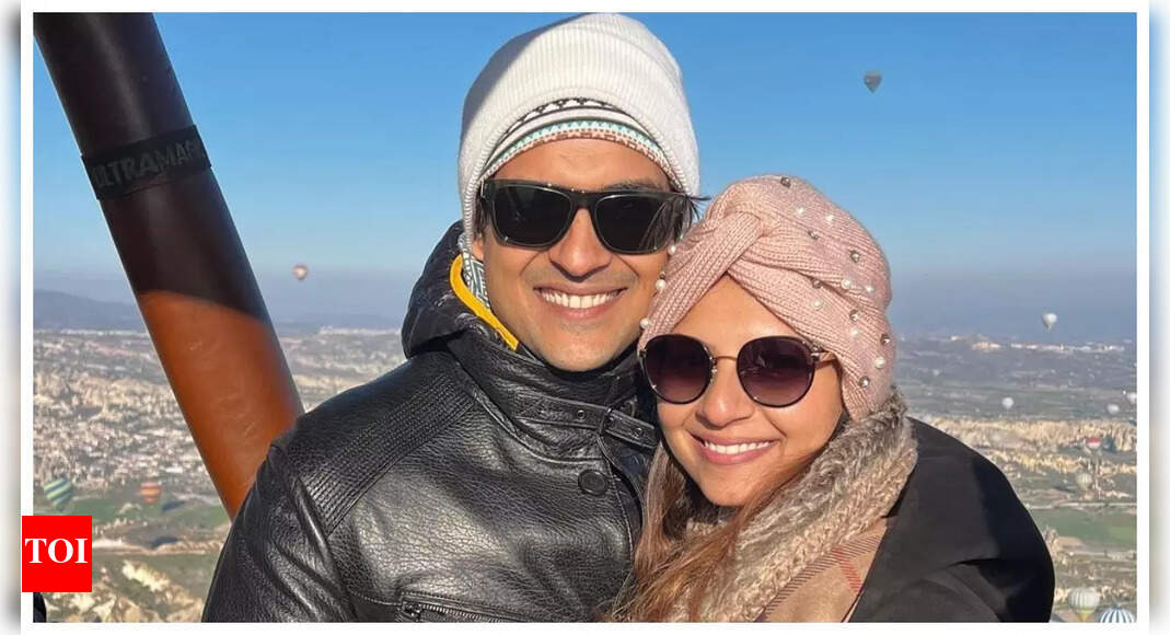 Raunaq Kamdar and fiancé Netri Seth strike the perfect pose, set hearts ...