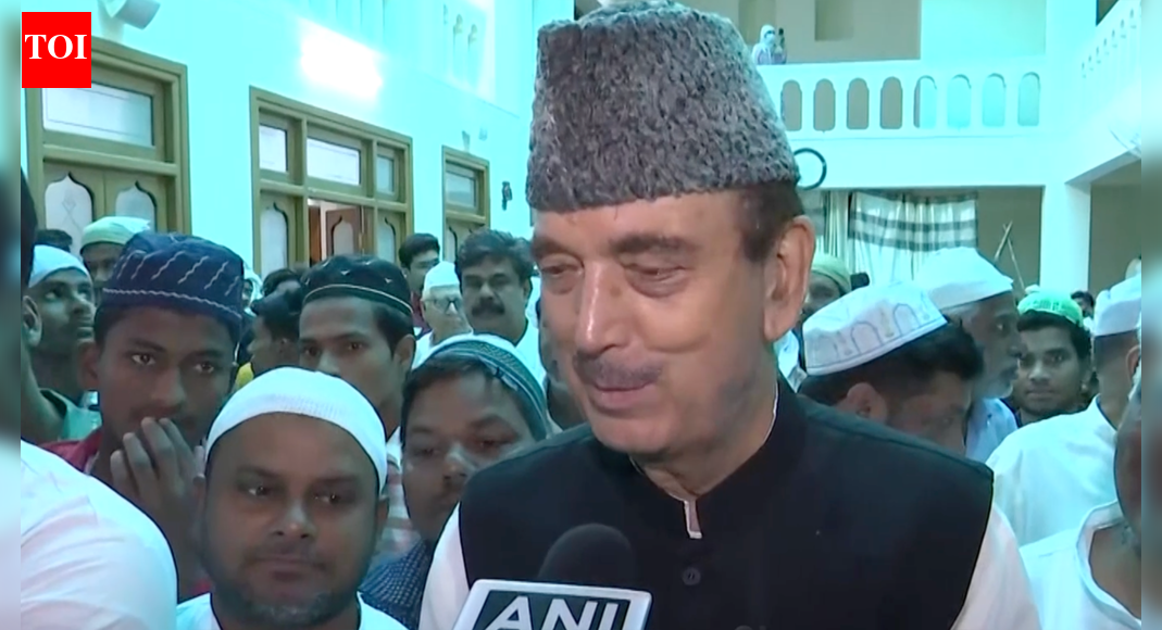 Ghulam Nabi Azad offers Namaz in Delhi, extends wishes on Eid al-Adha