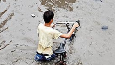 Rainfall, choked drains cause waterlogging situation in Agra
