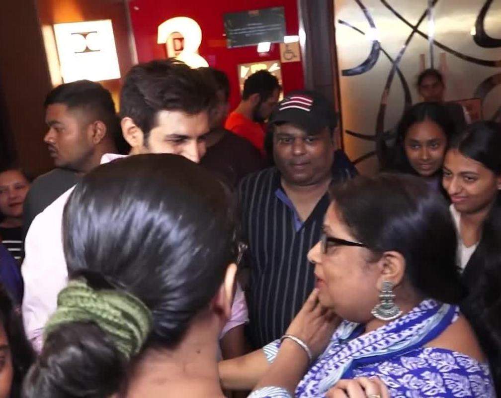 
Kartik Aaryan visits theatre to watch audience reaction to 'Satyaprem Ki Katha'
