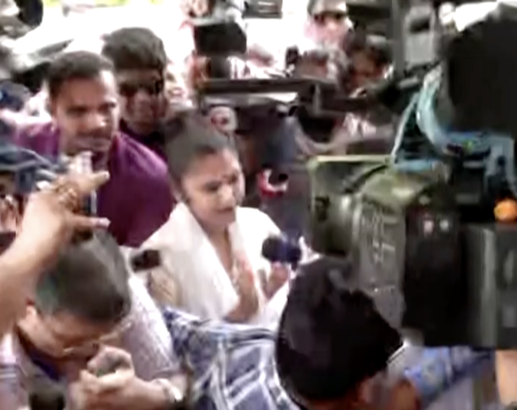 
Teachers’ recruitment case: TMC Youth Wing Chief Saayoni Ghosh reaches ED office in Kolkata
