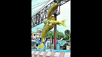 Panel to find place to re-install 3-fishes statue