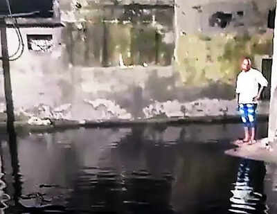 Residents Panic As Dyeing Unit Discharge Leaks Out | Ludhiana News