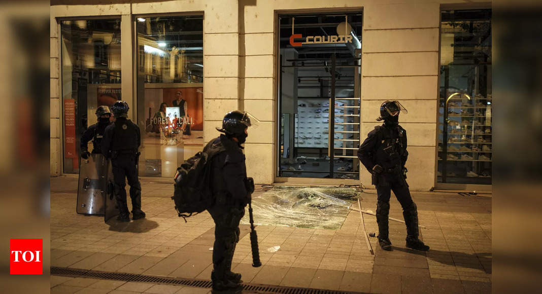 Youths Clash With French Police And Loot In 4th Night Of Riots ...